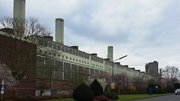 Das 550 m lange Zentralgebäude des Kraftwerks